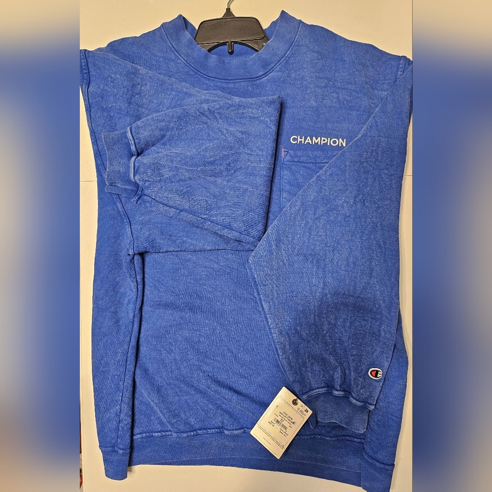 Champion Blue Long Sleeve Sweatshirt. Washed pocket crew neck. L MDSURFTHE…
